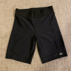Alo Women’s performance biker shorts